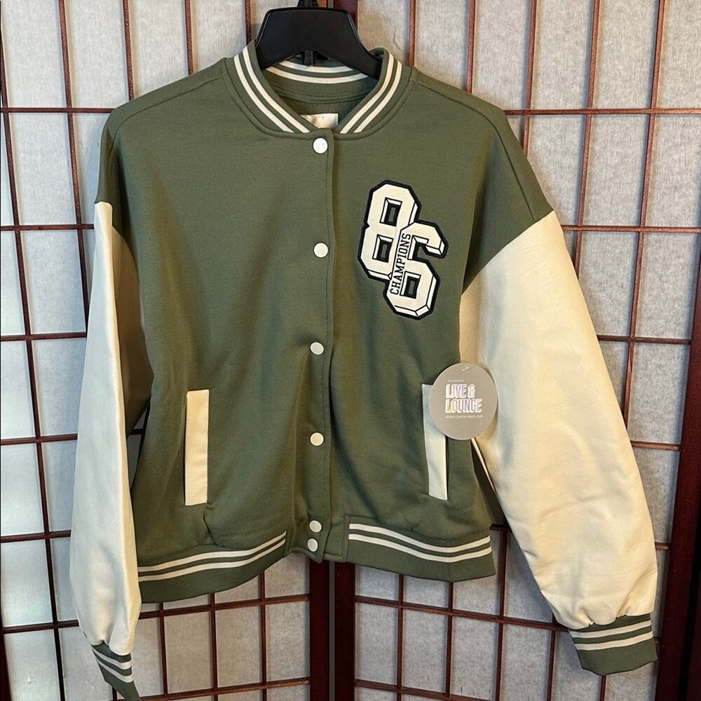 Green and Cream Varsity Jacket size medium, very trendy varsity school jacket